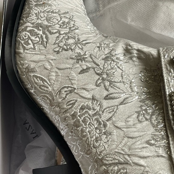 AZALEA WANG Bavani Rhinestone Silver and White Western Boot New in Box Sz 10 - Picture 8 of 12